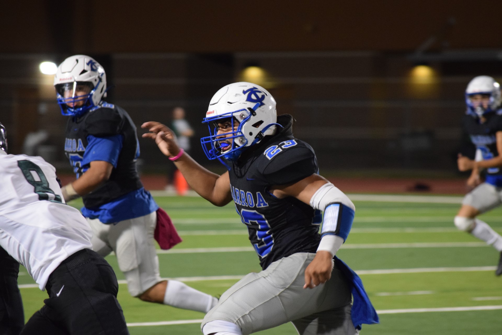 Laredo Cigarroa Toros trisport athlete makes plays for football team