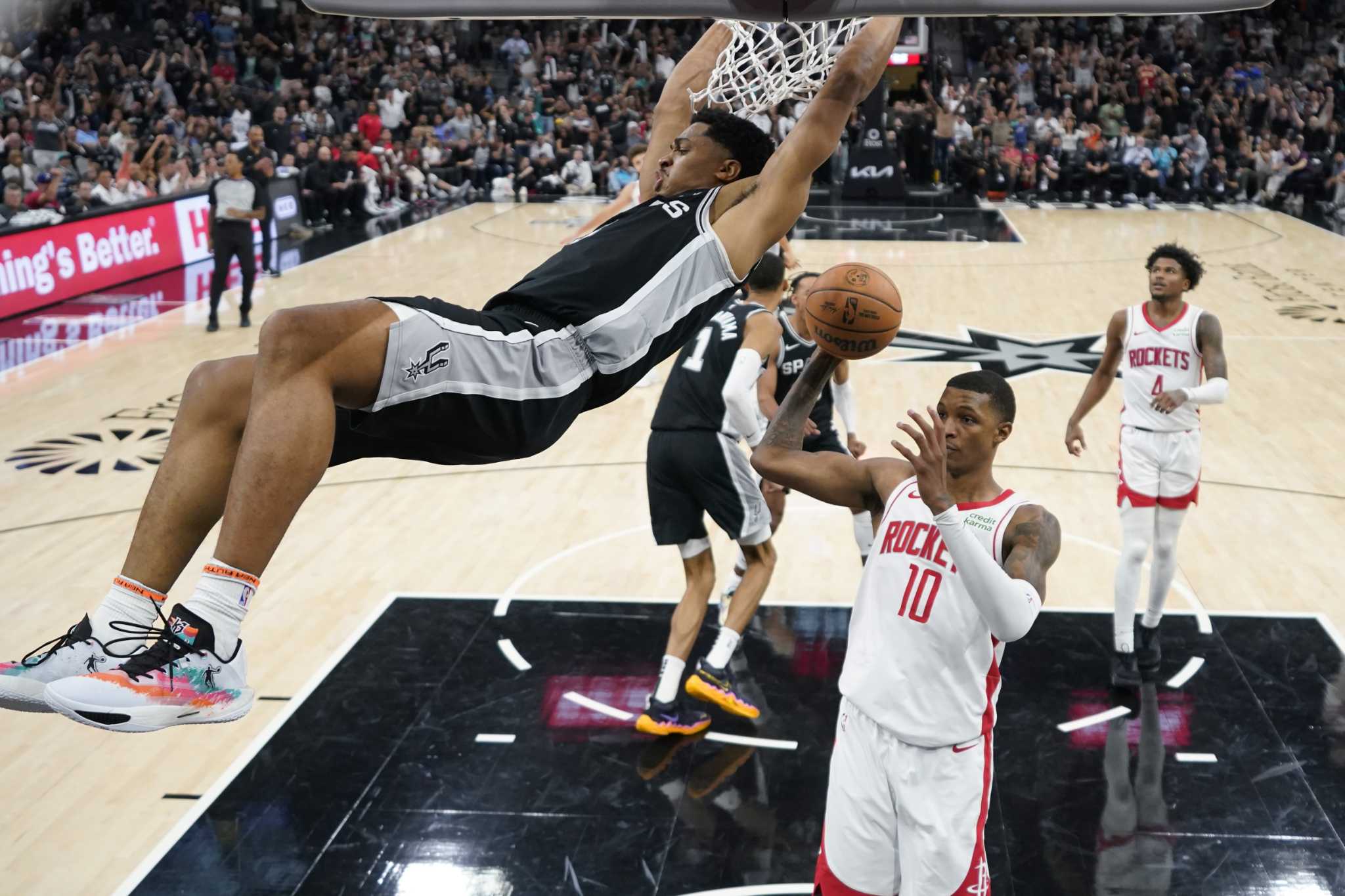 Spurs Vs. Clippers: How To Watch The Game, Notable Stats, Player News