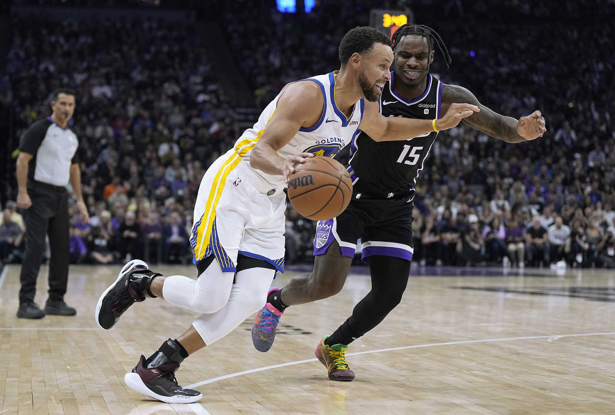 Warriors: Steph Curry's night night pic vs Kings goes completly viral