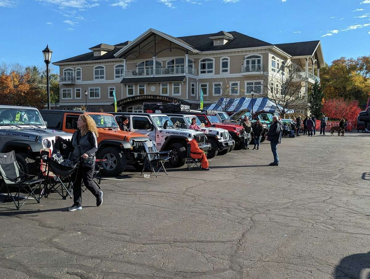 More than 300 Jeep owners flock to Gladwin's Jeep Creep