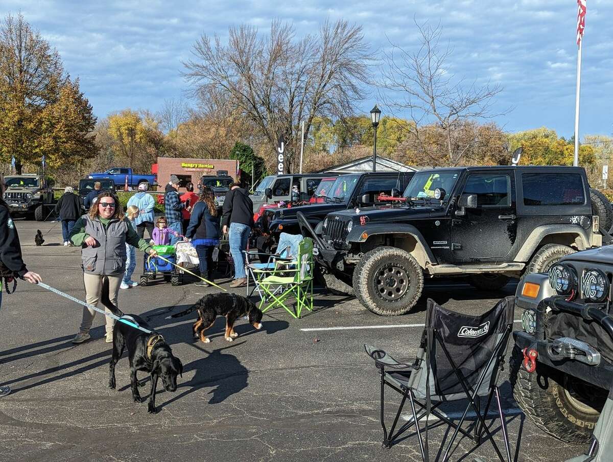 More than 300 Jeep owners flock to Gladwin's Jeep Creep