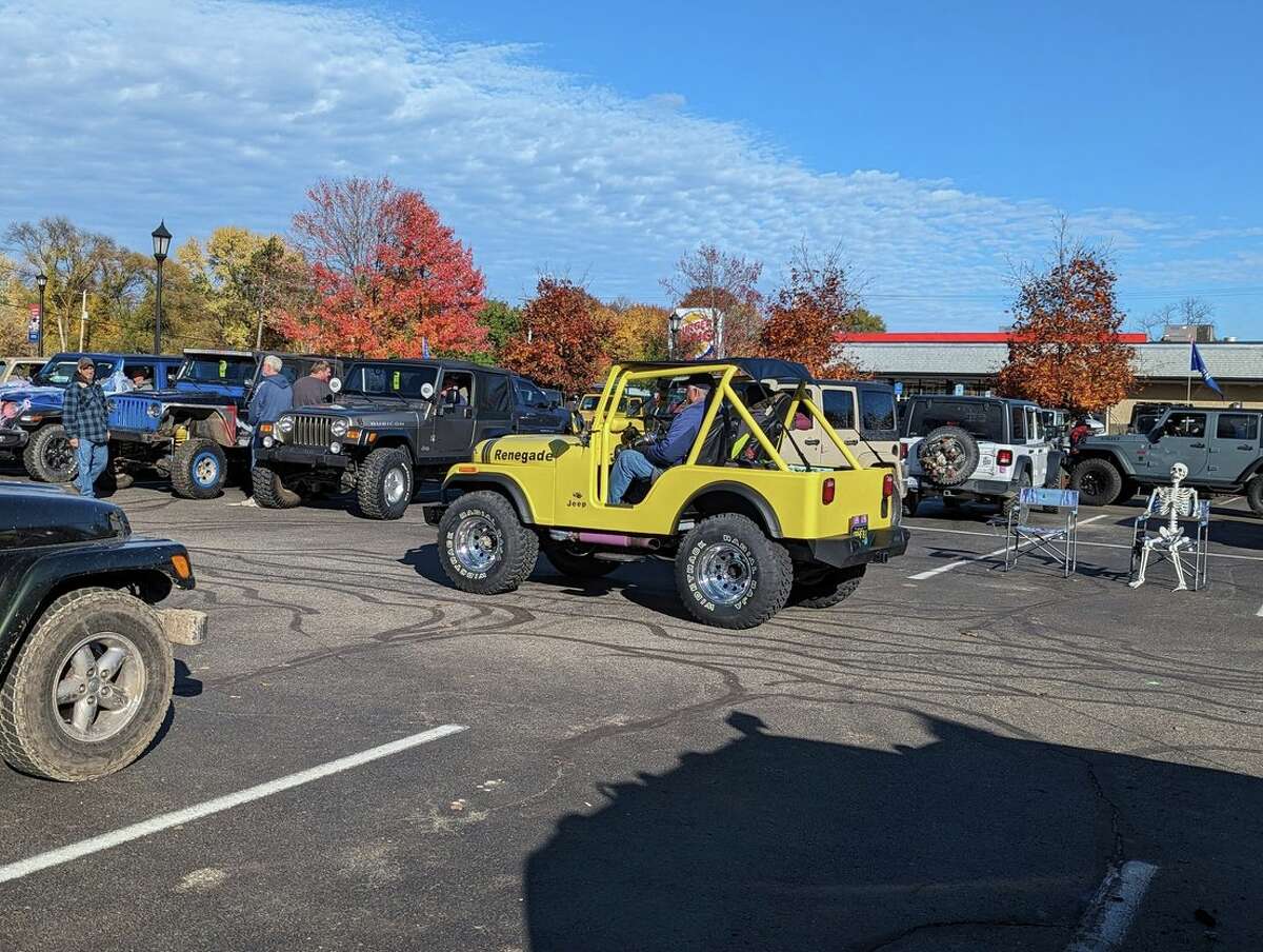 More than 300 Jeep owners flock to Gladwin's Jeep Creep