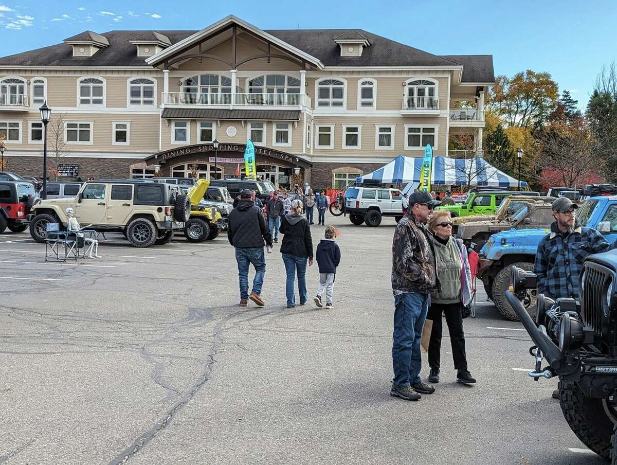 More than 300 Jeep owners flock to Gladwin's Jeep Creep