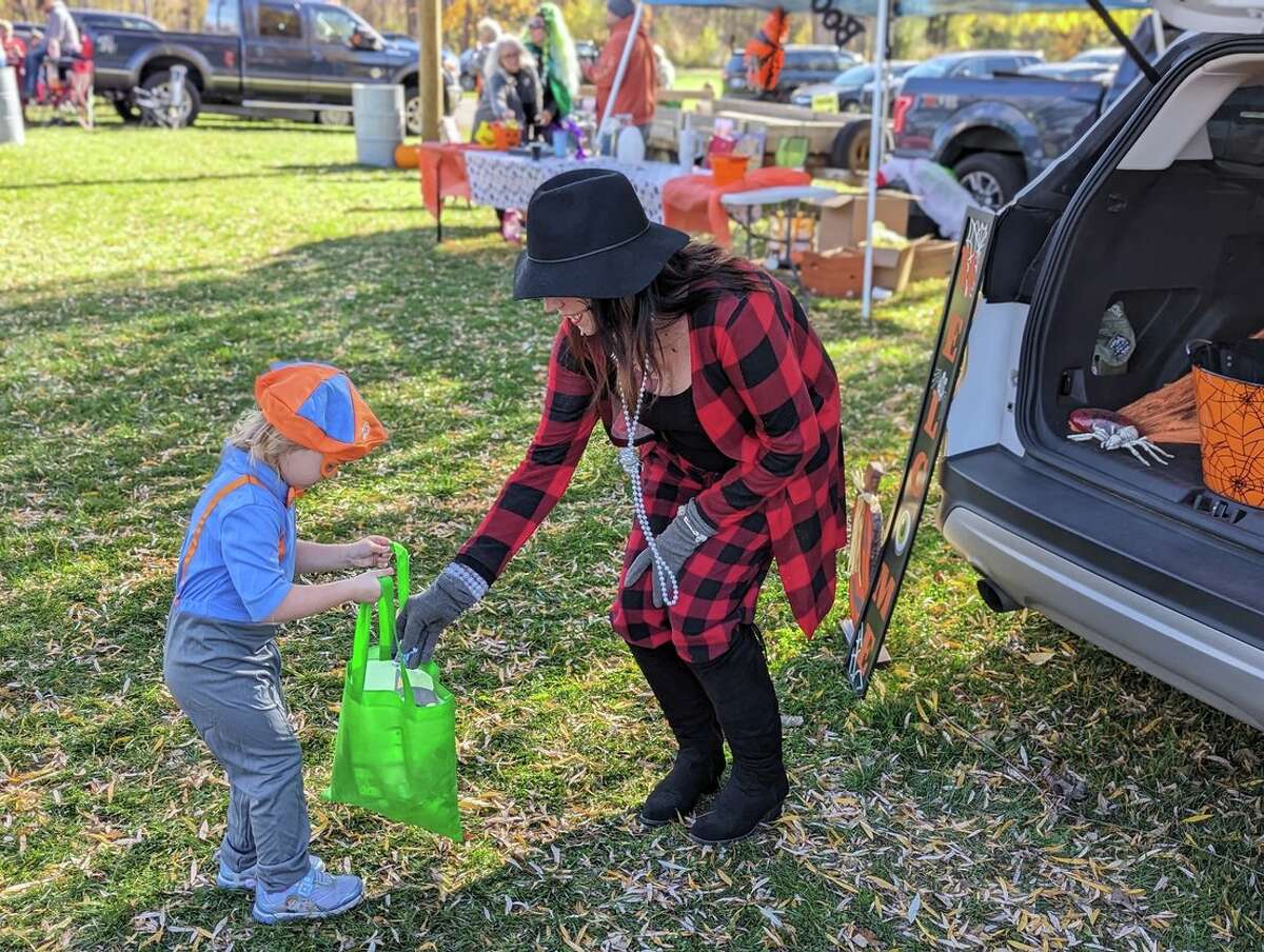 More than 500 children attended Sanford's trunkortreat