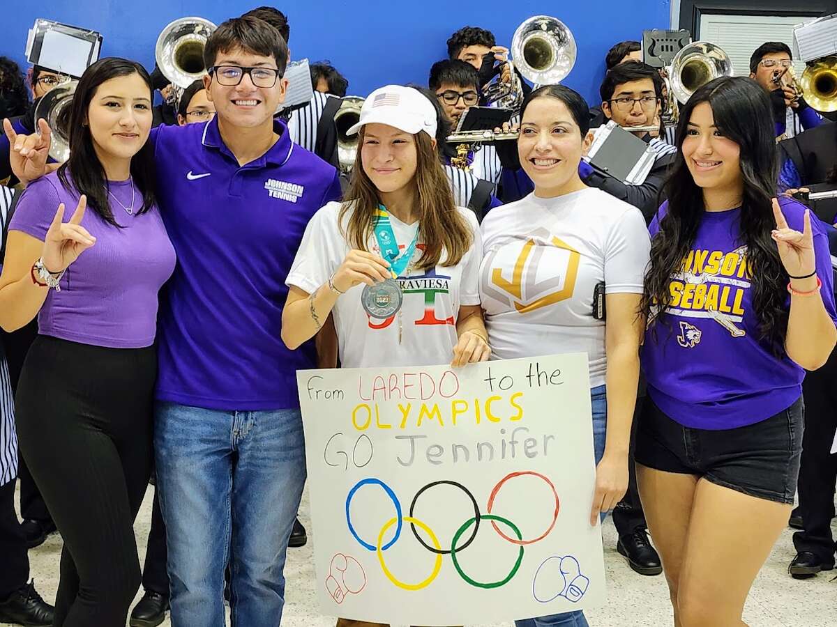 Laredo's new Olympian Lozano greeted by hundreds, honored with holiday