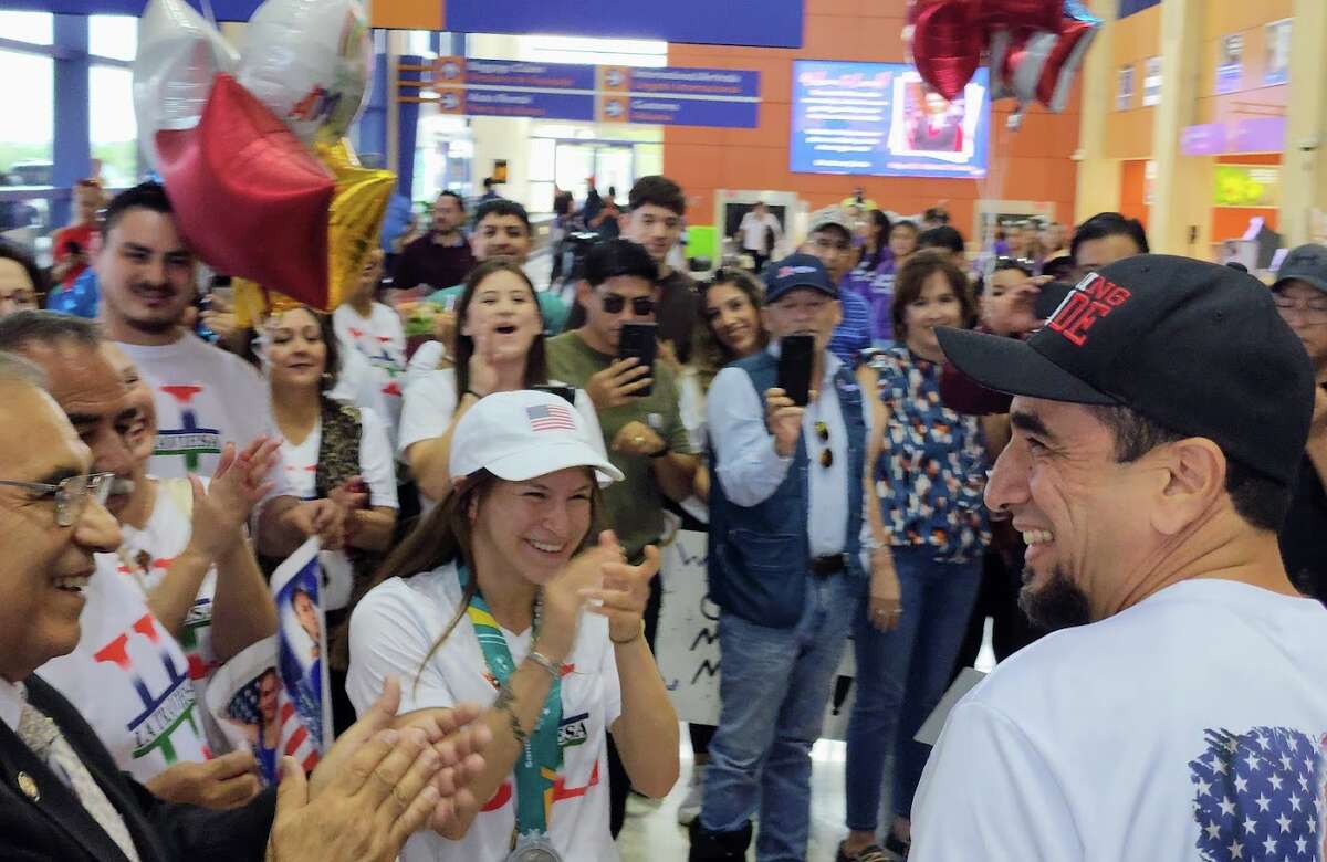 Laredo's new Olympian Lozano greeted by hundreds, honored with holiday