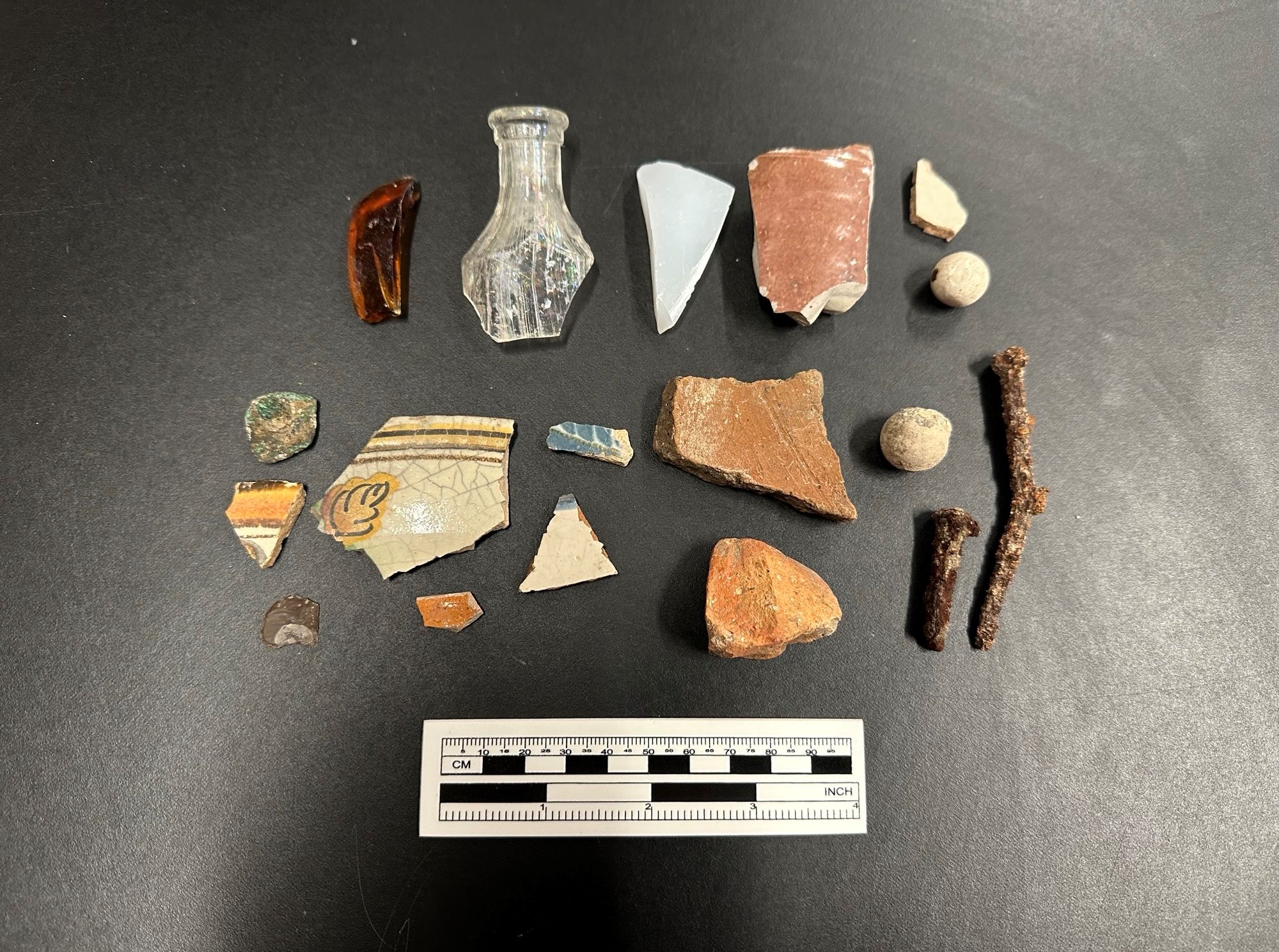 Alamo Dick encontró balas de mosquete y cerámica colonial española
