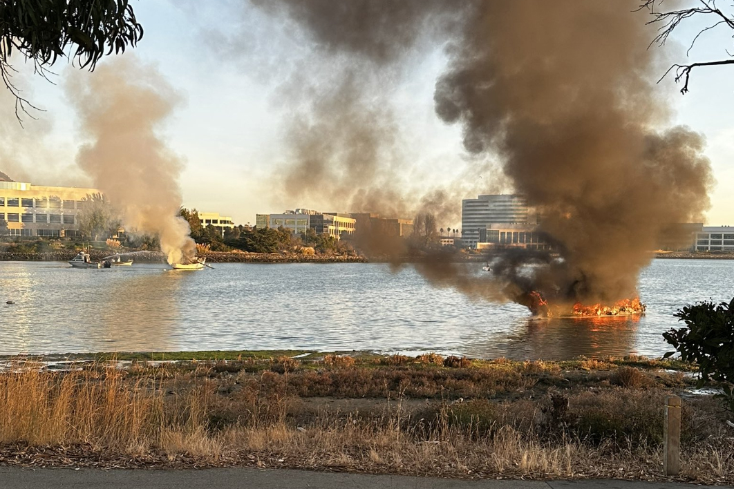 旧金山湾区码头发生火灾，1人受伤