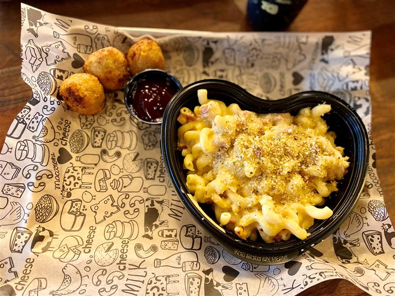 I Heart Mac and Cheese provides build-your-own comfort food experience