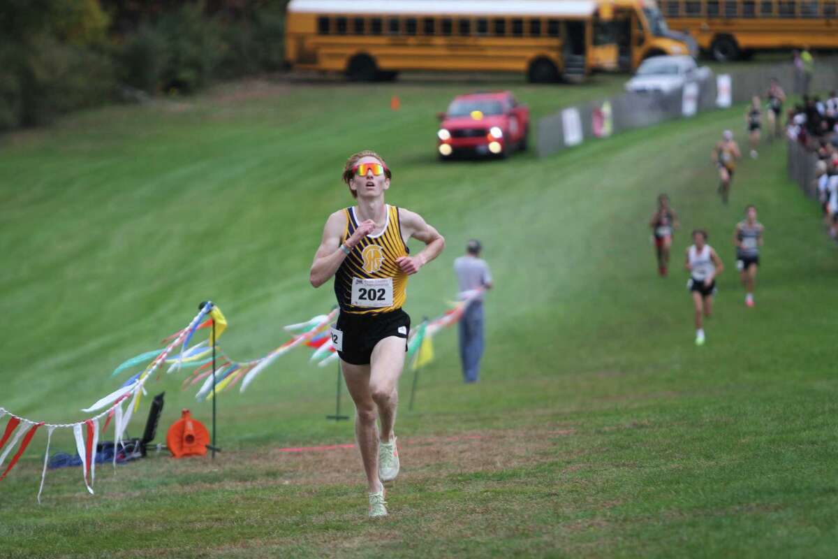 2023 CT high school boys cross country championships roundup.