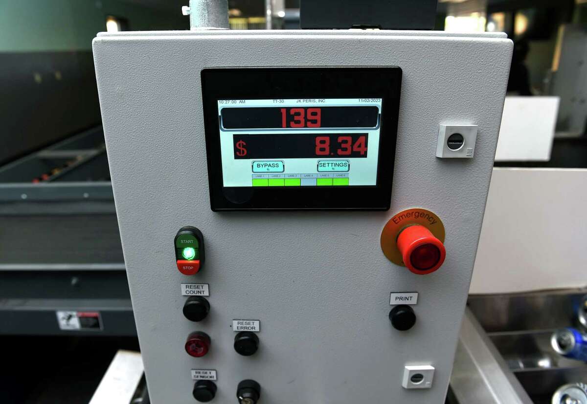 New bottle redemption center opens in Bridgeport