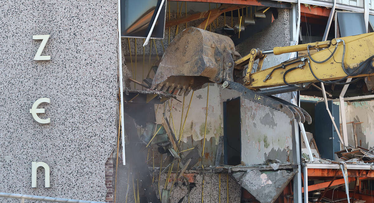Old East Alton bank comes down