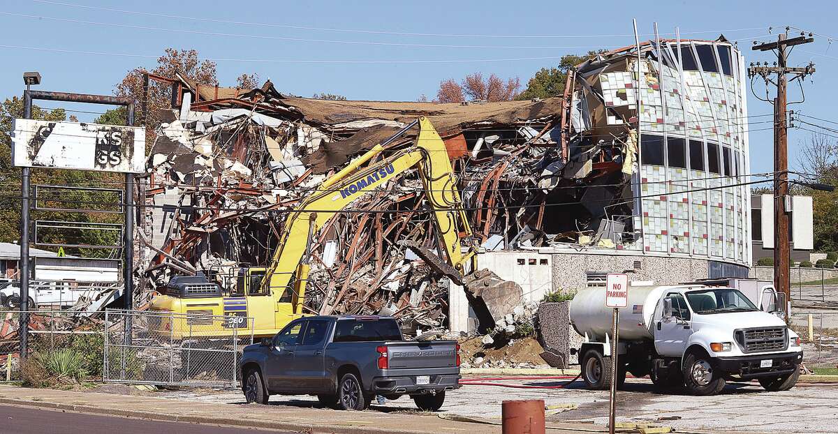 Demolition continues of old East Alton bank