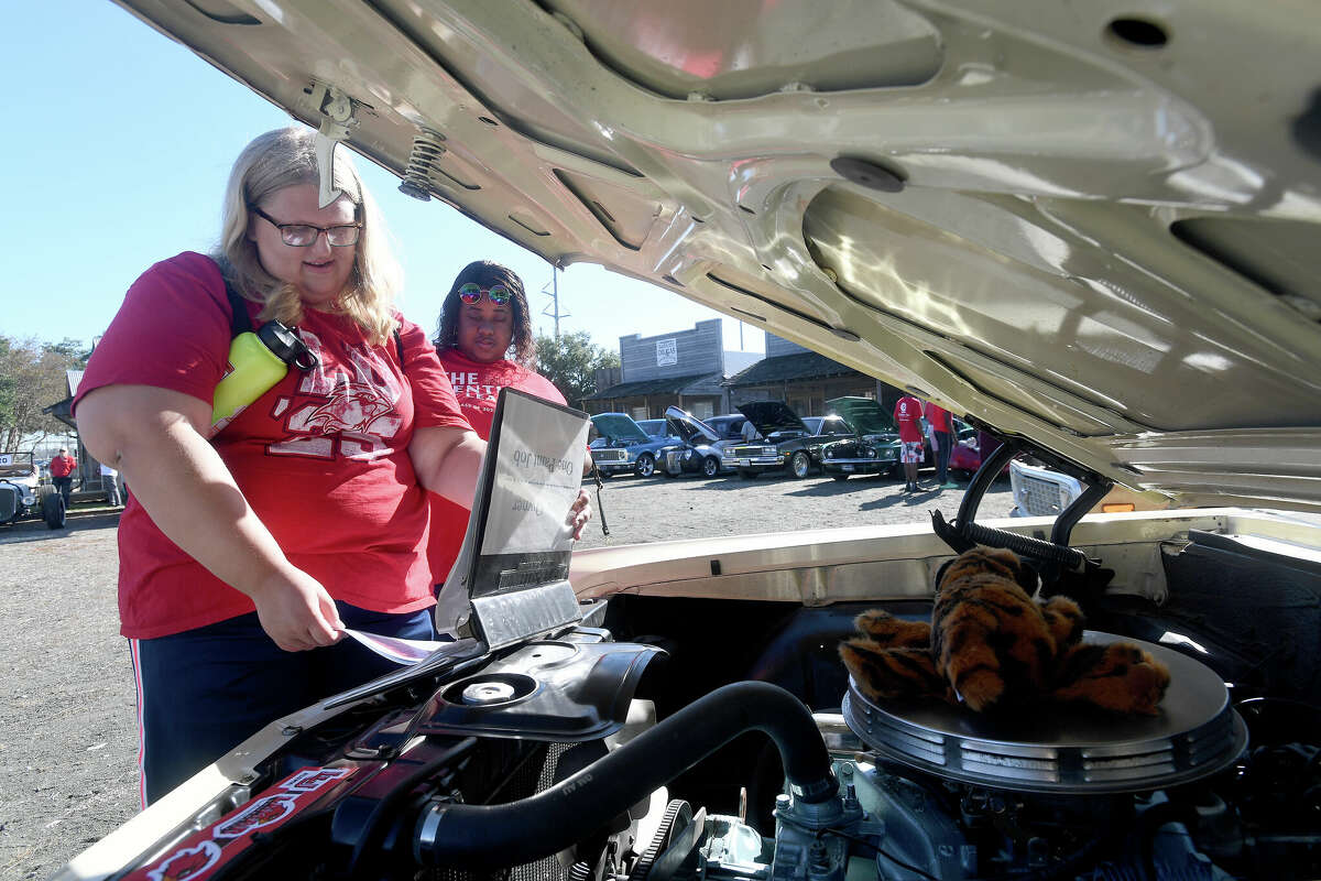 Spindletop Museum holds classic car show for Lamar