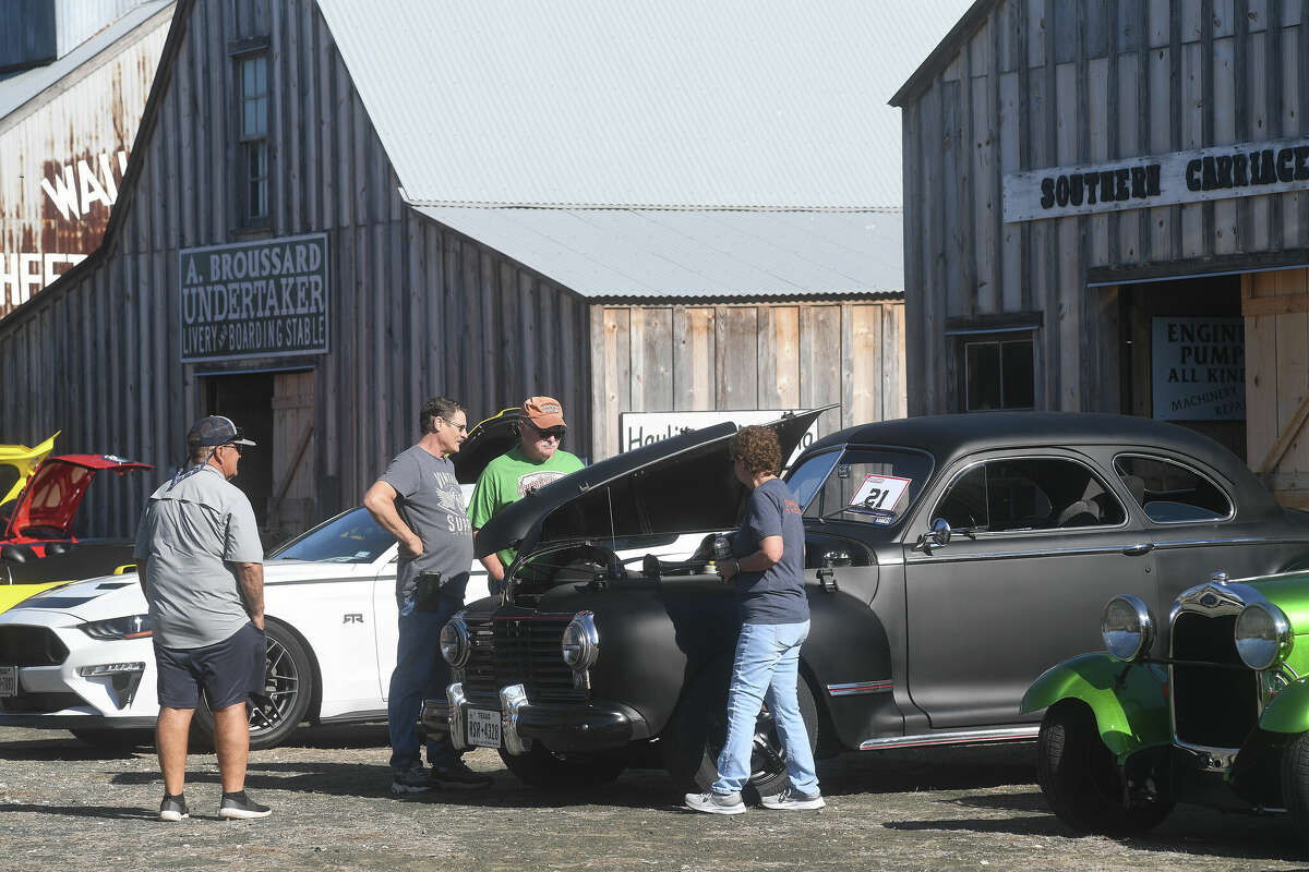 Spindletop Museum holds classic car show for Lamar