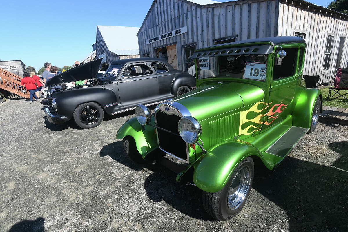 Spindletop Museum holds classic car show for Lamar