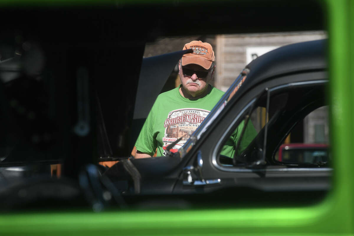 Spindletop Museum holds classic car show for Lamar