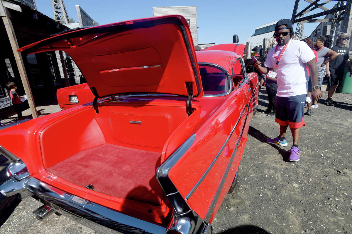 Spindletop Museum holds classic car show for Lamar