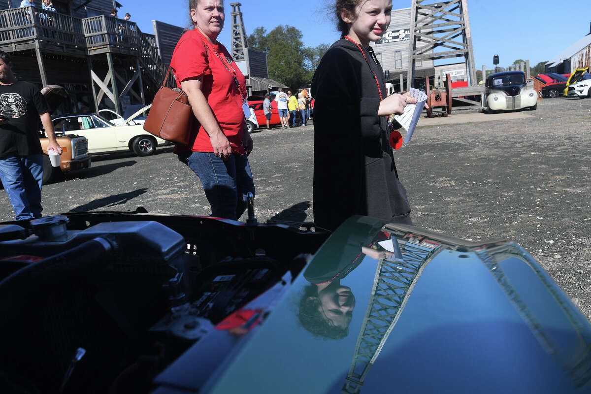 Spindletop Museum holds classic car show for Lamar