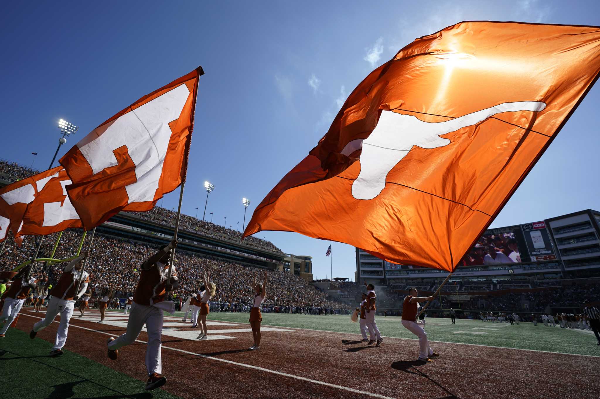 Texas remains at No. 7 in the third College Football Playoff