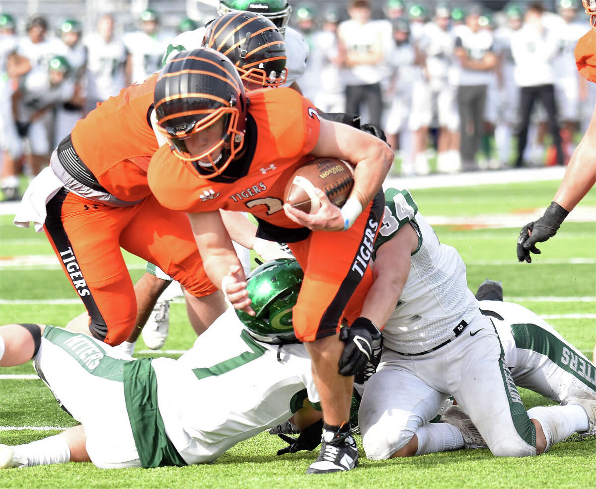 Edwardsville throttles Glenbard West, advances to quarterfinals