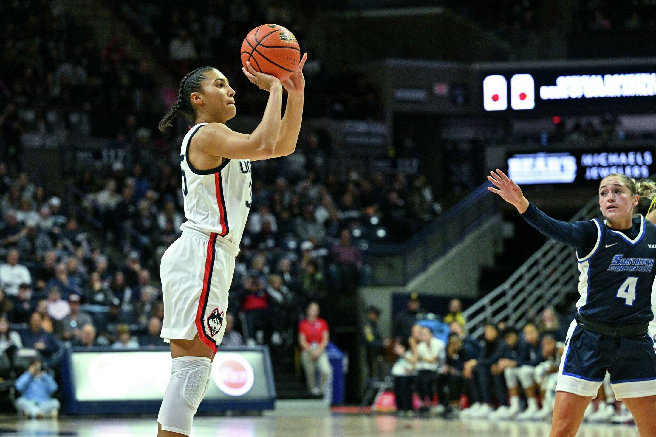 Azzi Fudd out for UConn against Maryland due to injury