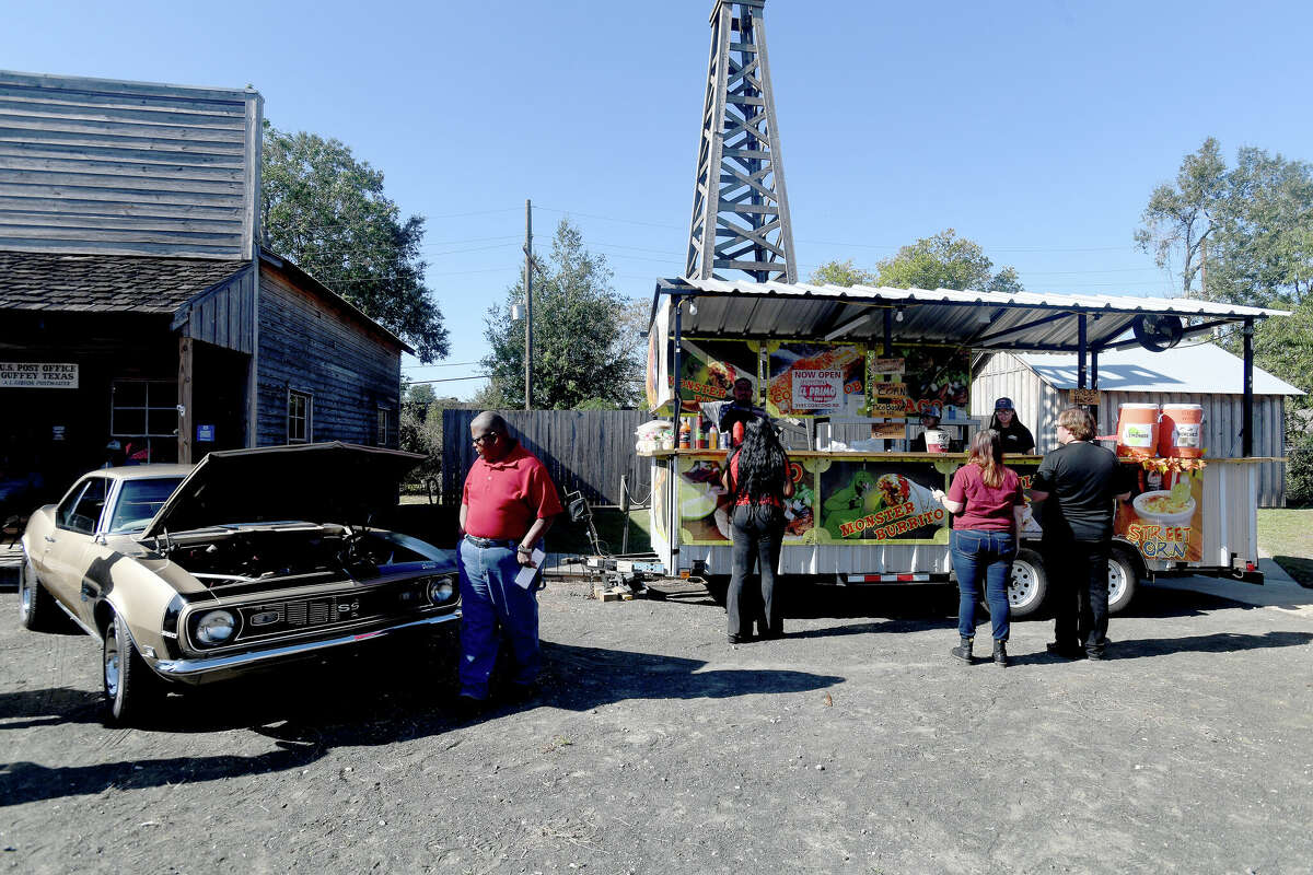 Spindletop Museum holds classic car show for Lamar