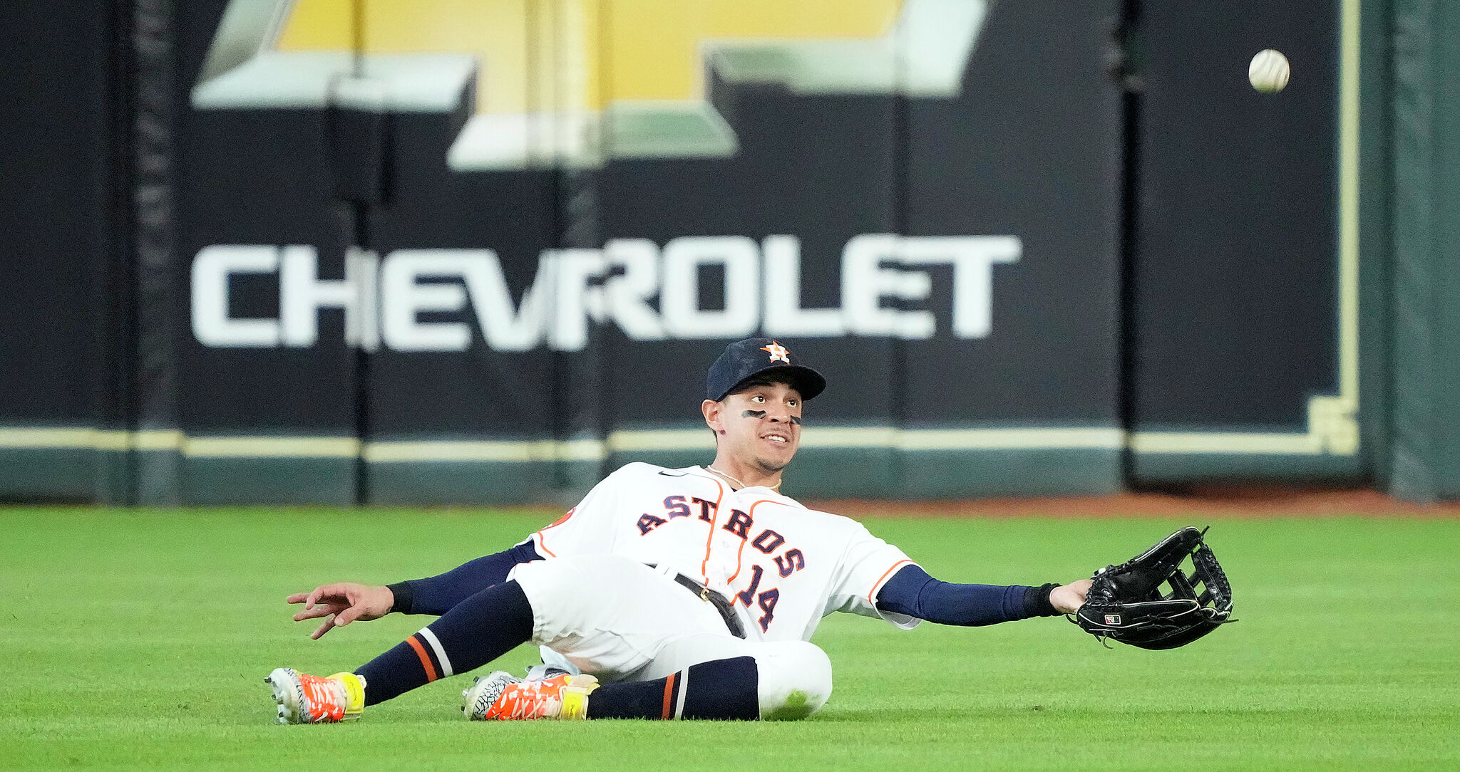 Houston Astros' Mauricio Dubón wins AL Gold Glove at utility spot