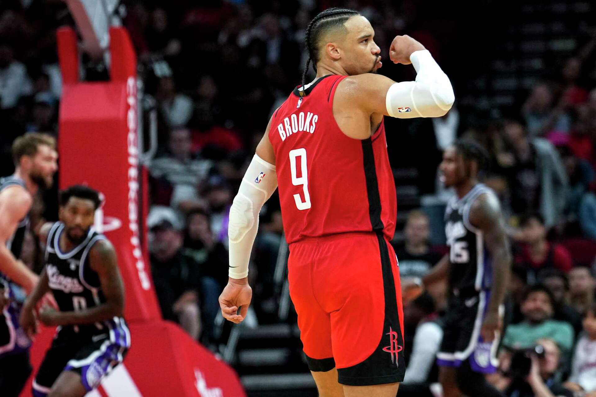 Lebron james rockets top