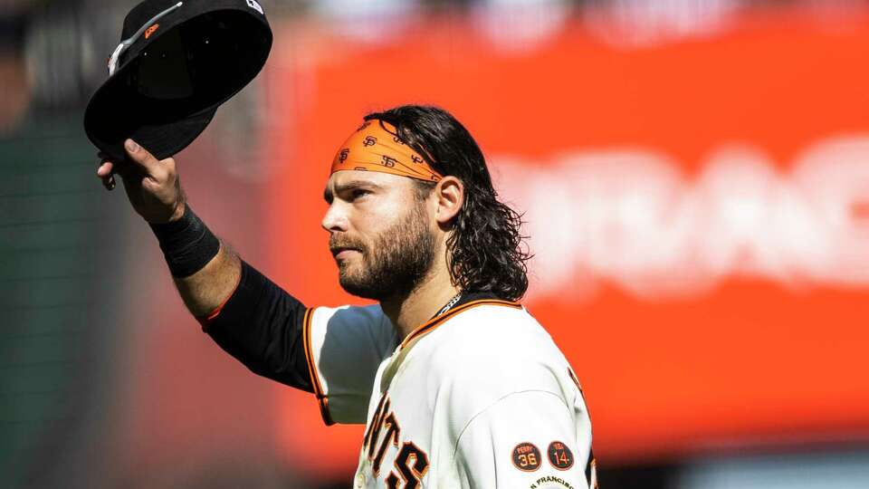 San Francisco Giants shortstop Brandon Crawford (35) gestures to the crowd as he leaves the field during the ninth inning of his a MLB baseball game against the Los Angeles Dodgers in San Francisco, Sunday, Oct. 1, 2023. The Dodgers defeated the Giants 5-2.