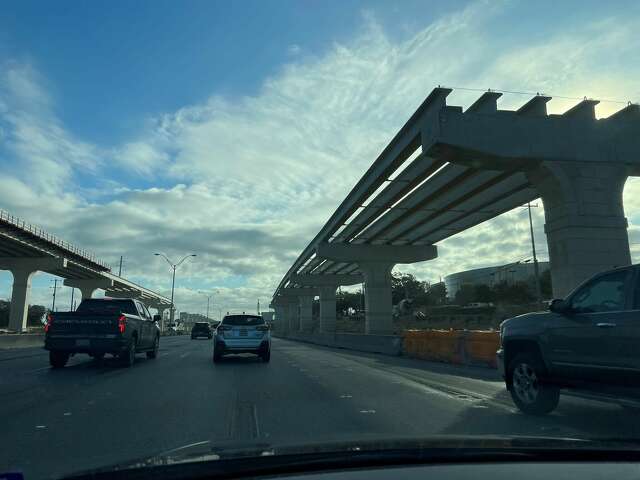 $1.4B TxDOT project expands 1604 with 10 lanes, interchange