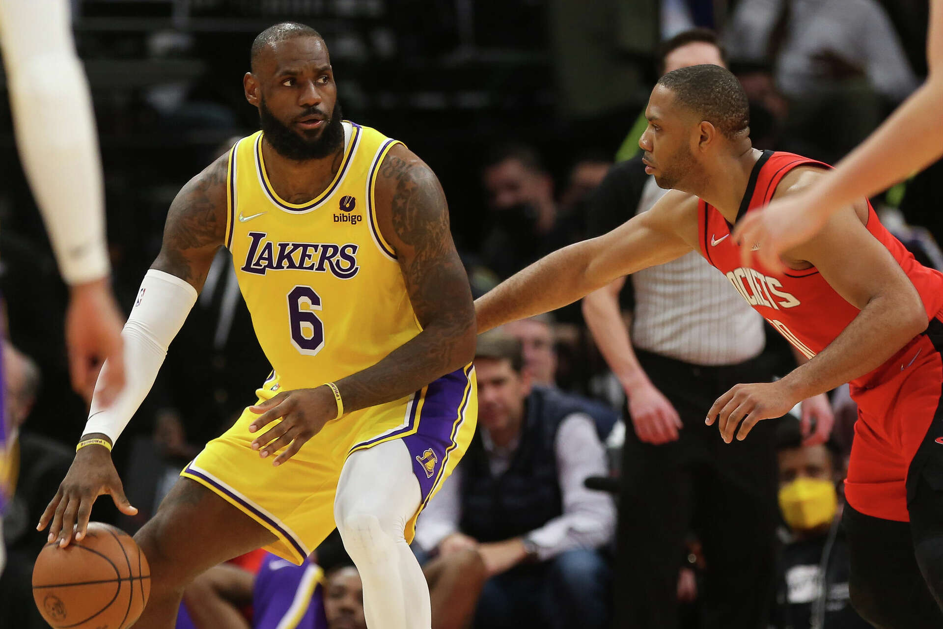 Houston Rockets roll to fourth straight win with rout of L.A. Lakers