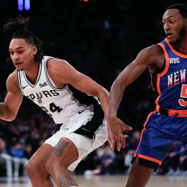 New York Knicks' Immanuel Quickley, right, defends San Antonio Spurs' Devin Vassell during the first half of an NBA basketball game, Wednesday, Nov. 8, 2023, in New York. (AP Photo/Seth Wenig)