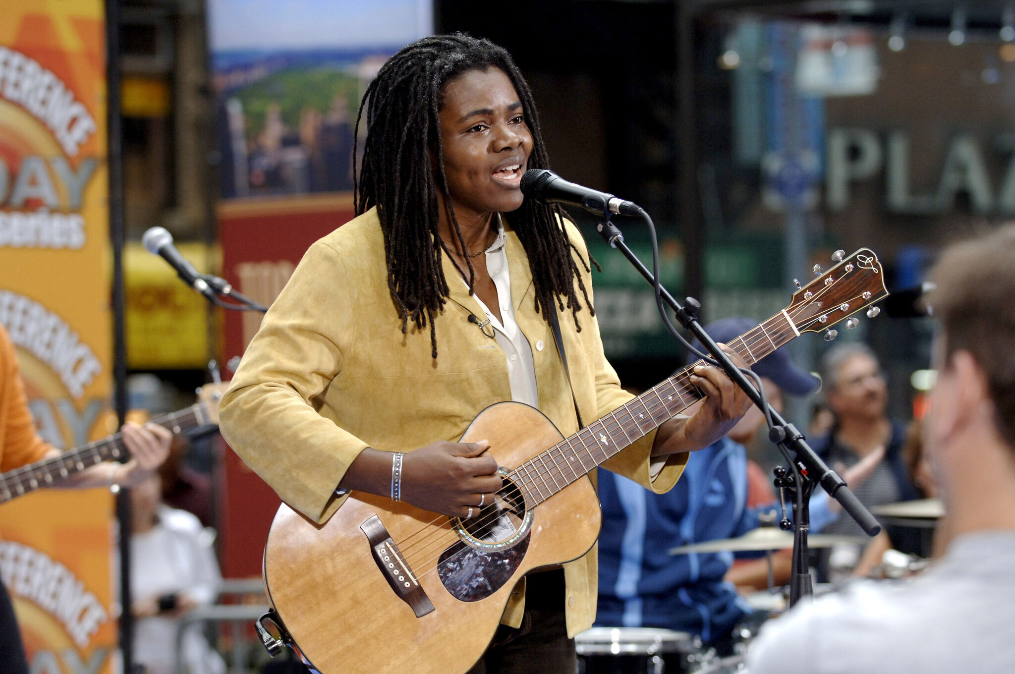 CT grad Tracy Chapman makes history with 'Fast Car' at 2023 CMAs