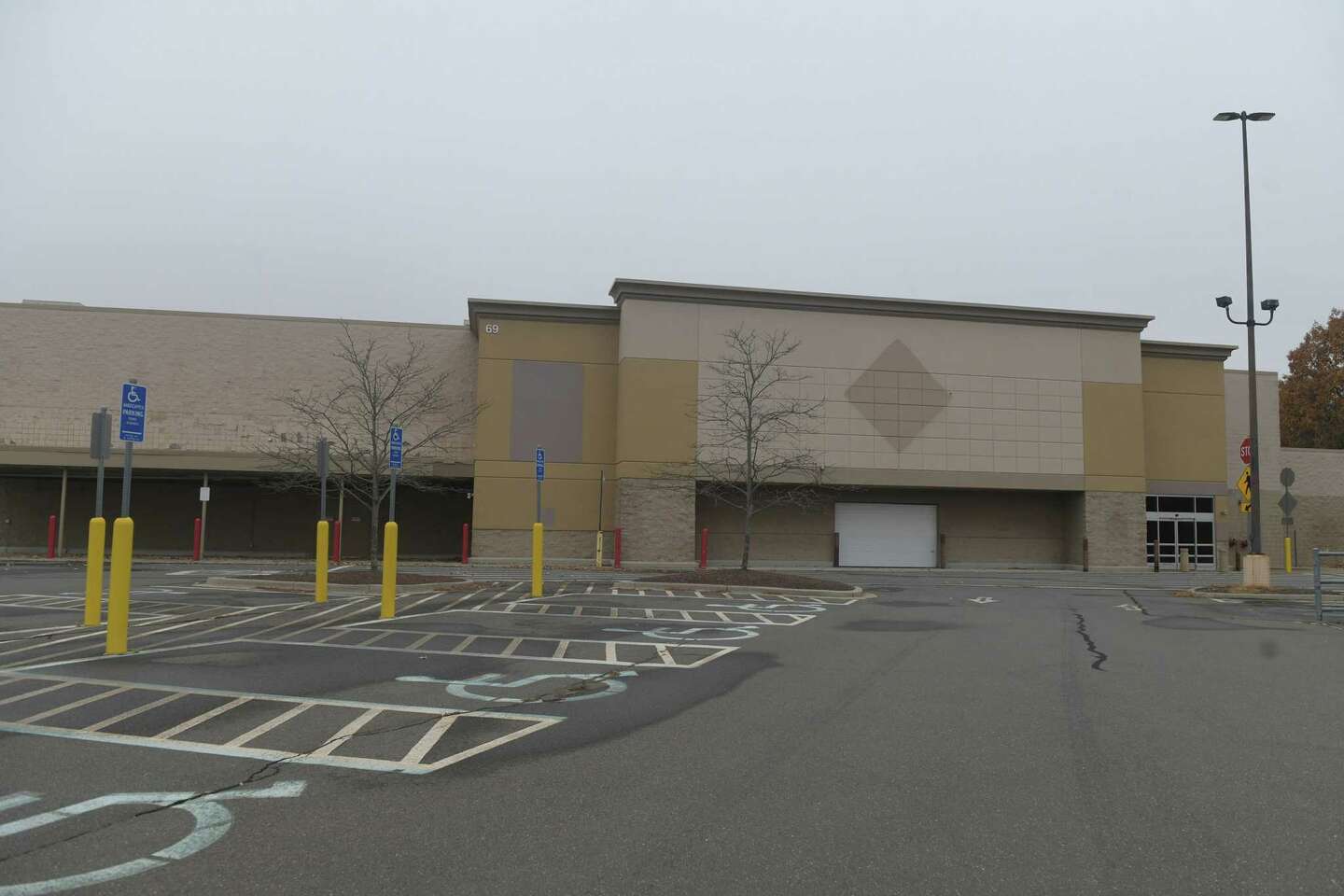 Long-vacant Sam's Club building in Manchester may get a new tenant