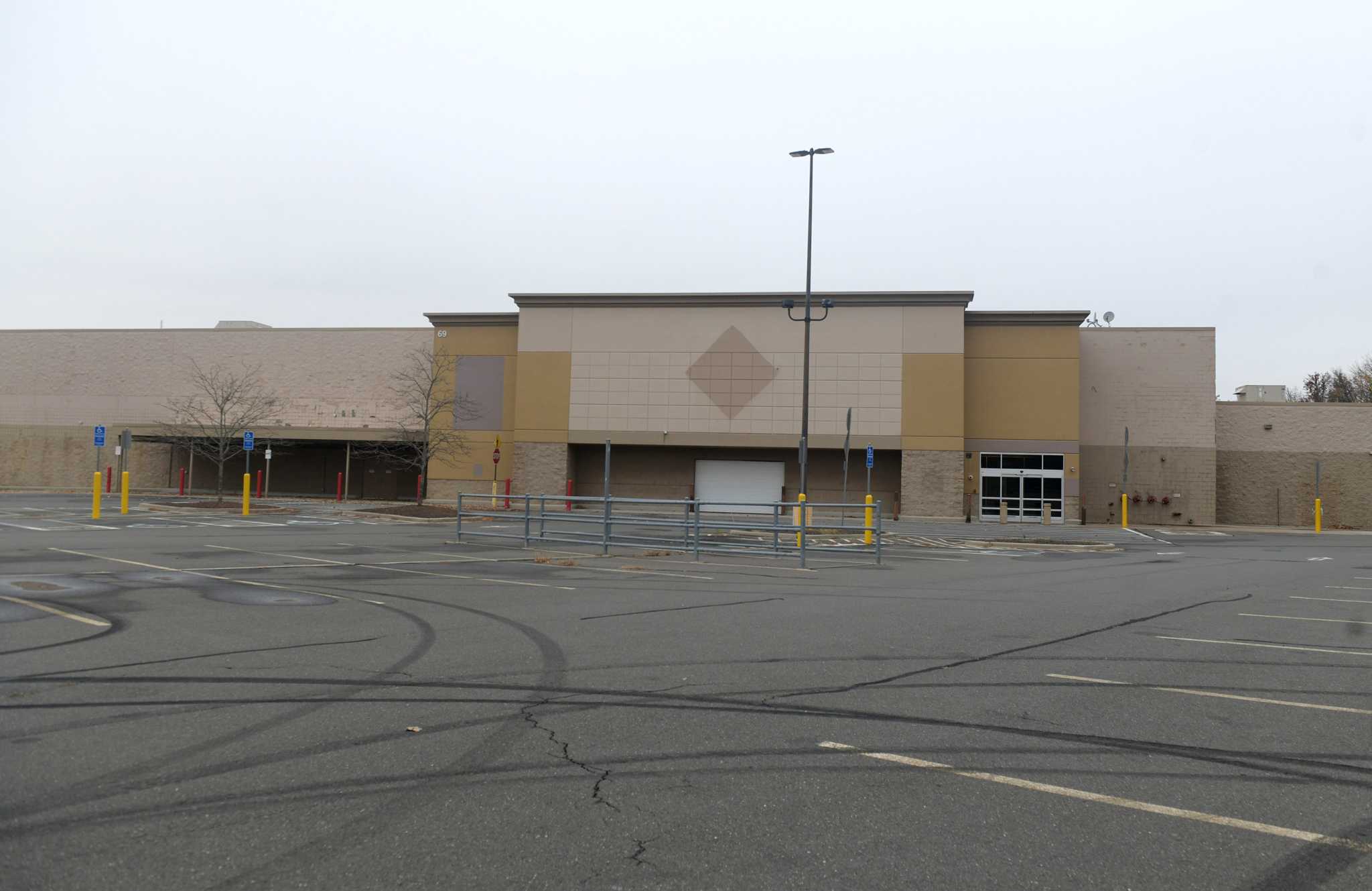 Long-vacant Sam's Club building in Manchester may get a new tenant