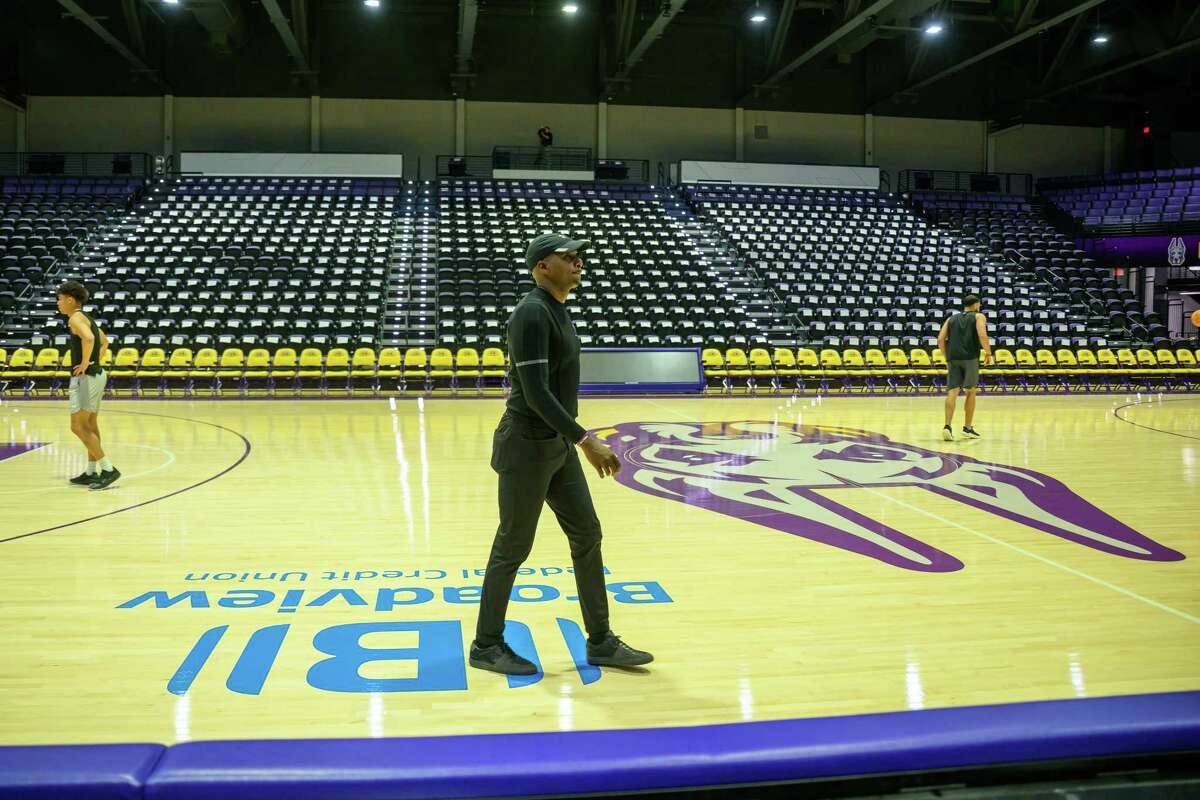 SCHILLER COURT AT LEVIEN GYMNASIUM - Facilities - Columbia University  Athletics