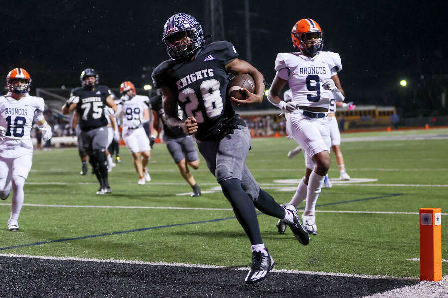 Steele's Jonathan Hatton runs untouched for a 14-yard touchdown during the first half of their Class 6A high school football bi-district playoff game with Brandeis at Lehnhoff Stadium on Thursday, Nov. 9, 2023.