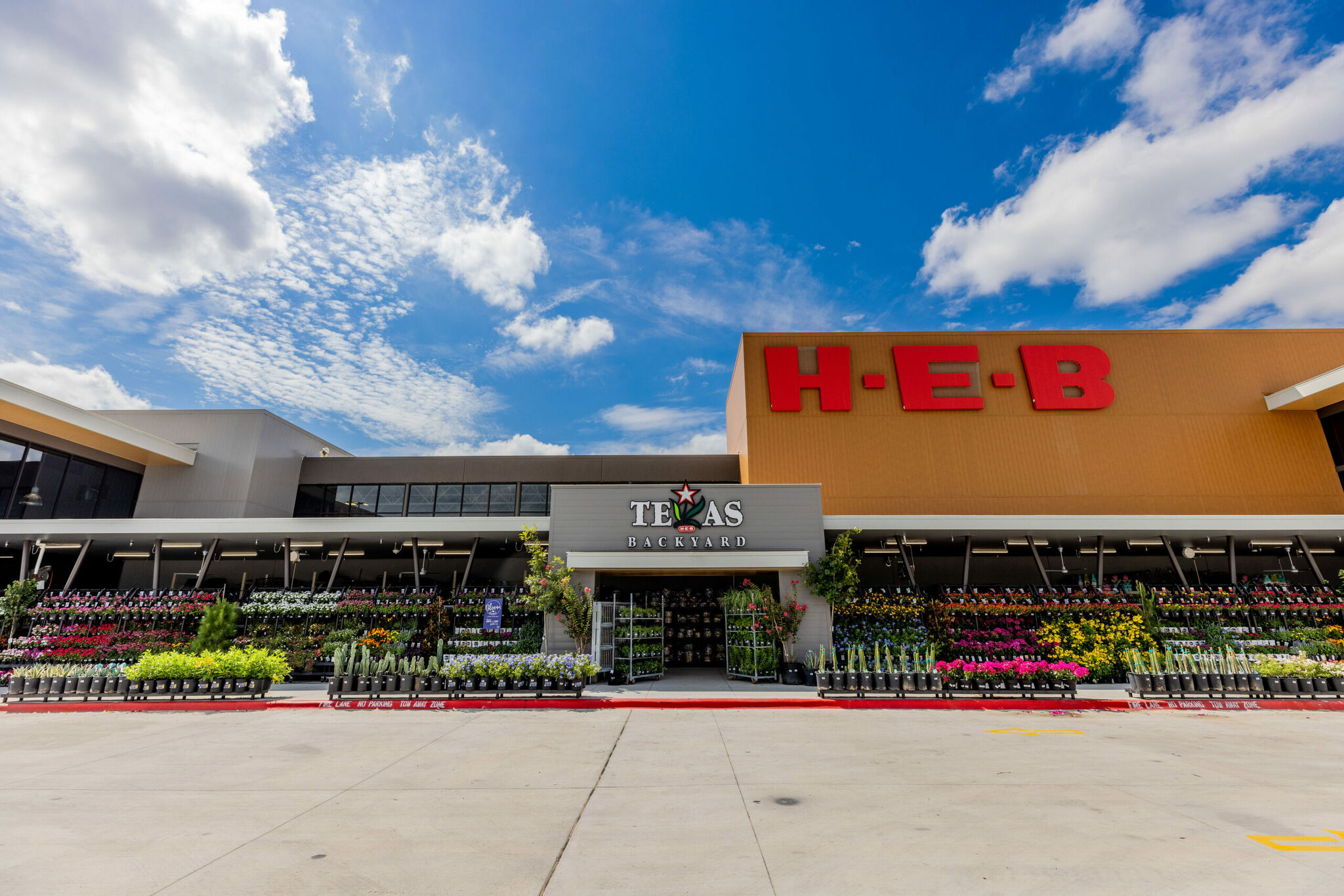 Residents of an Austin-area food desert call for an H-E-B