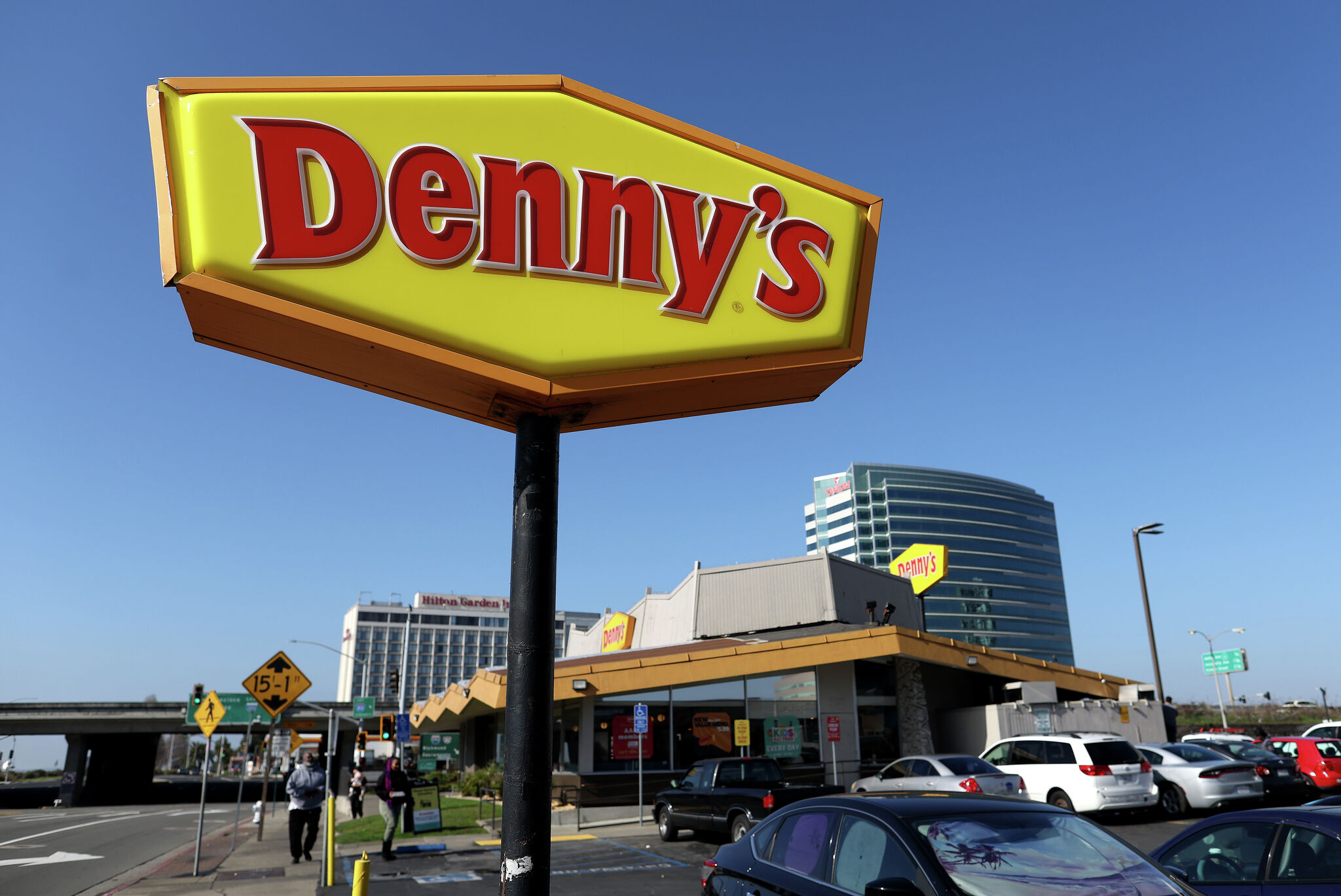 California's first drive-thru Denny's just opened - ABC7 Los Angeles