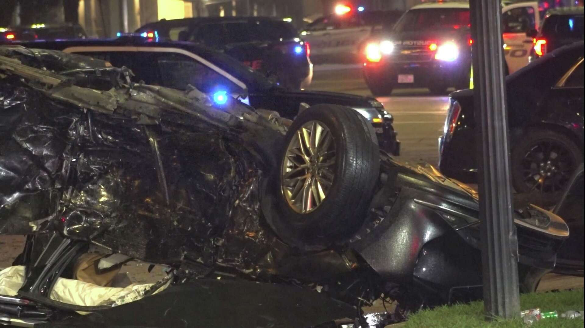 Downtown Houston highspeed crash leaves 6 dead Saturday morning