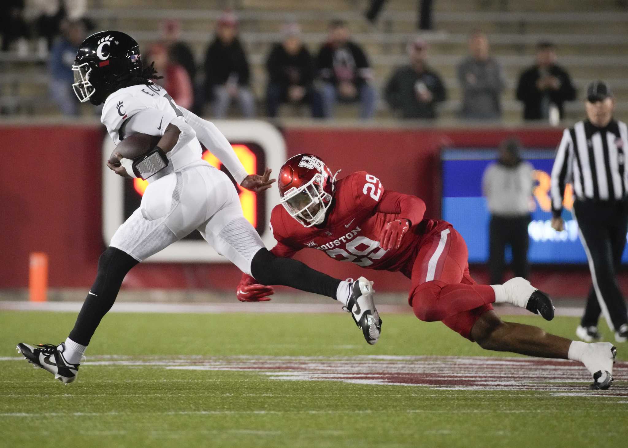 Taj Ward - Football - University of Cincinnati Athletics