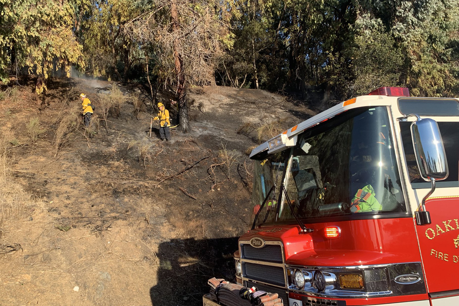 Highway 13 temporarily closed by Oakland brush fire