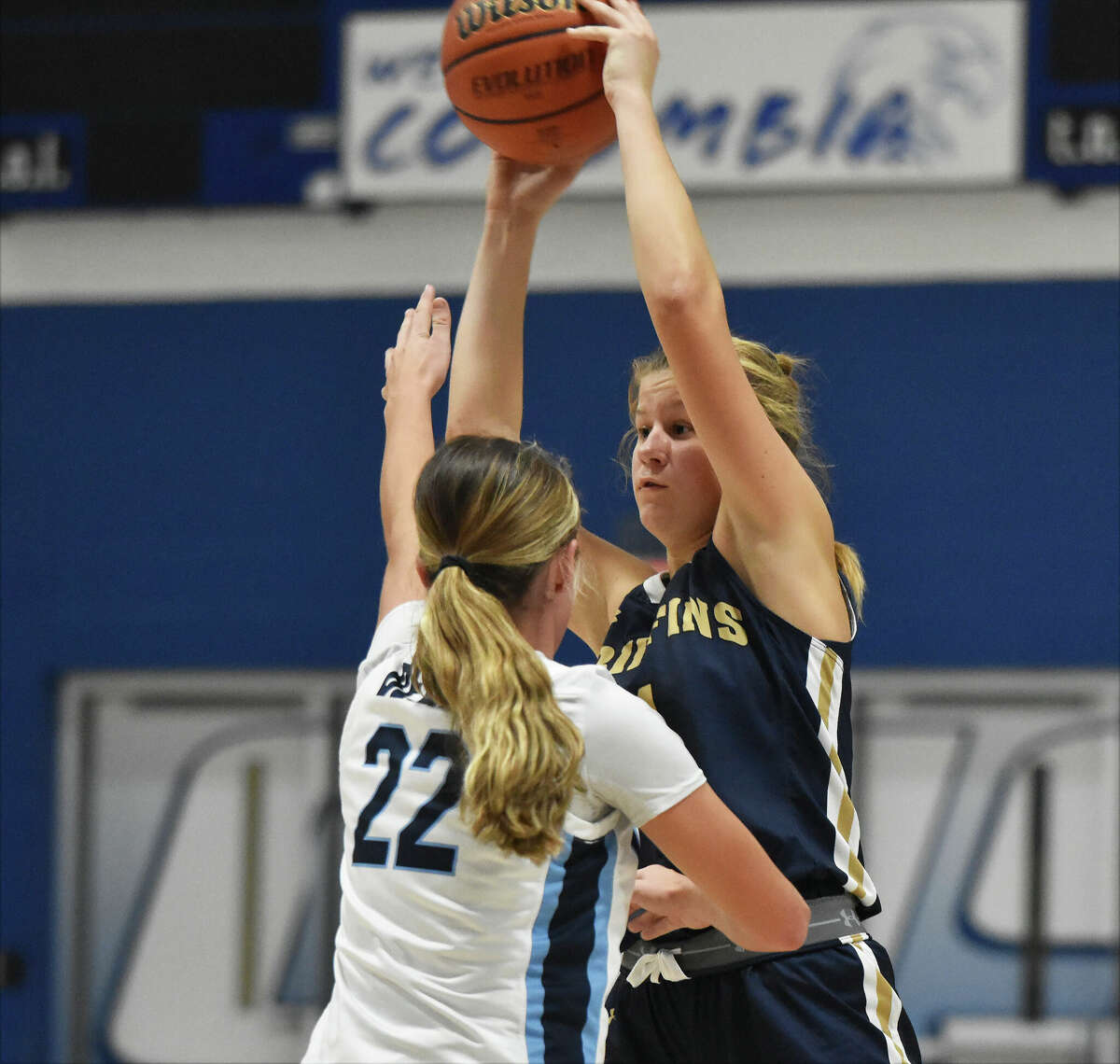 Ellis keys FMCHS victory with late 3-pointers against Belleville East