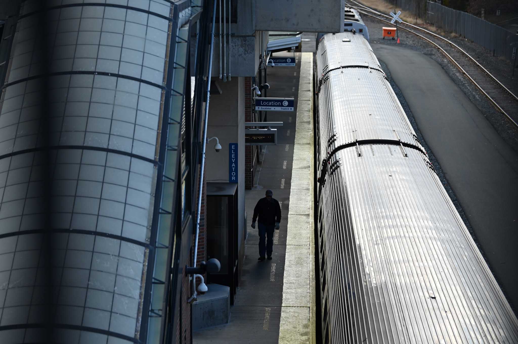 Amtrak Service Disrupted on New York City-Albany Line for Second Day - The  New York Times