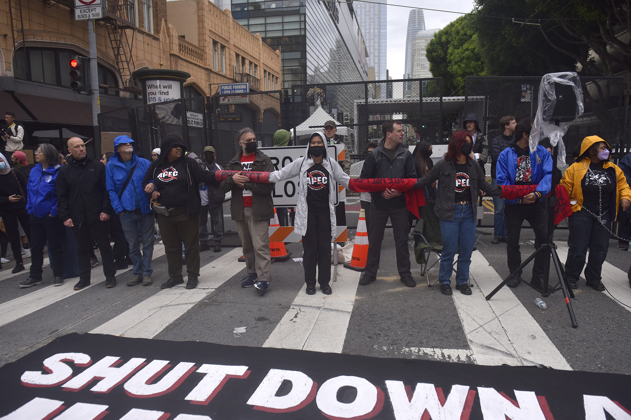 “反对APEC”抗议活动试图封堵旧金山会议入口
