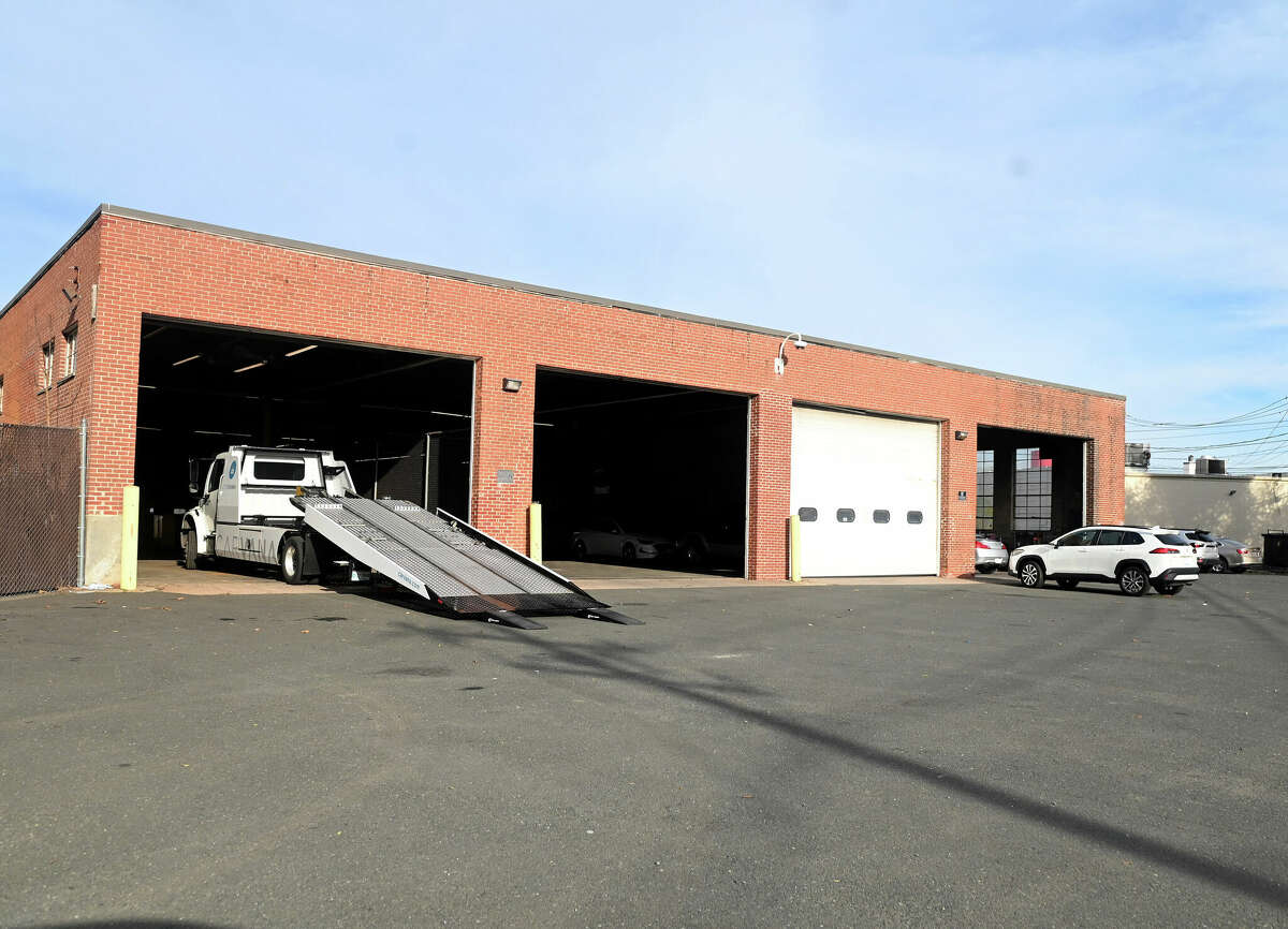 Carvana hopes to open first CT vehicle pickup location soon