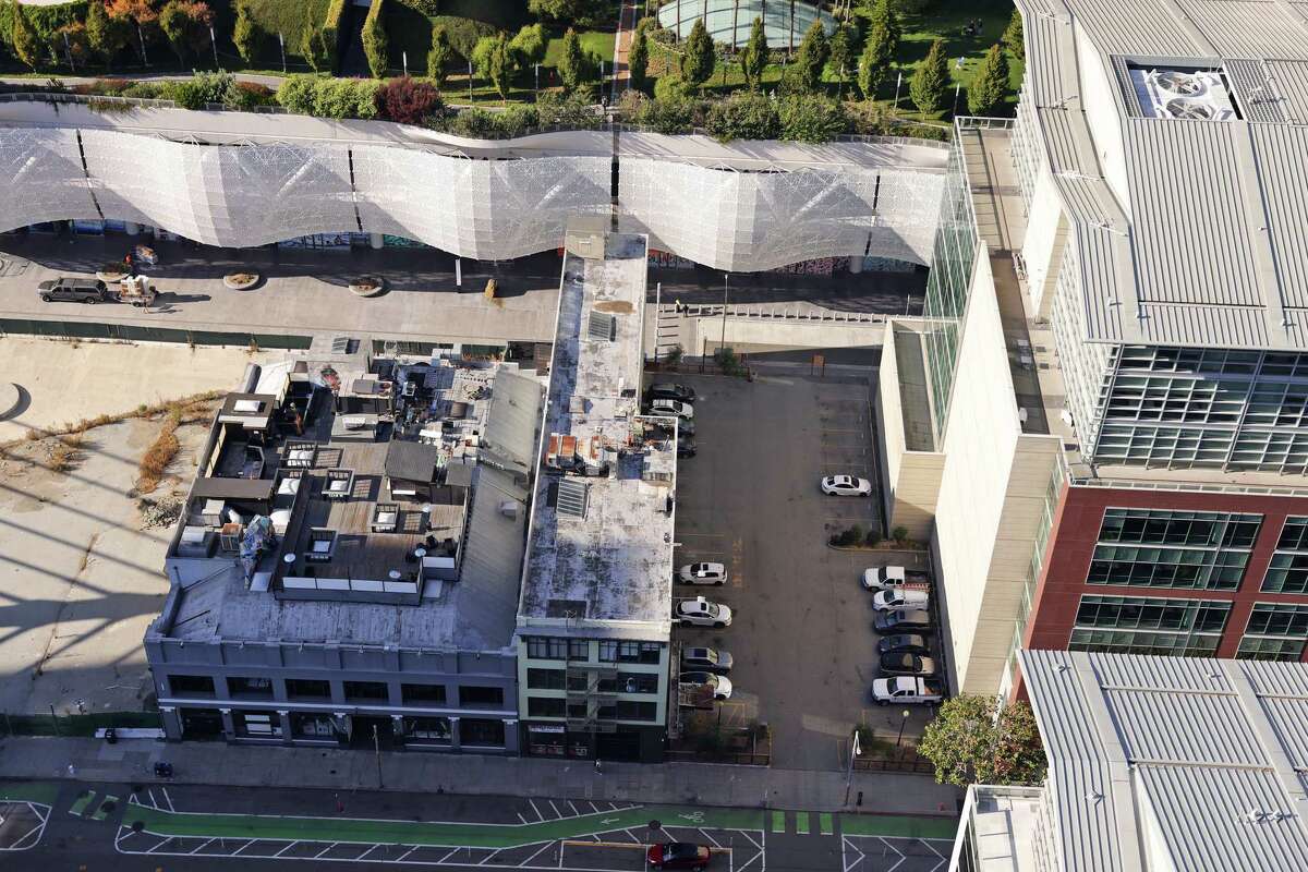 Developer Paul Paradis is proposing a residential tower at 530 Howard Street and its adjacent parking lot in San Francisco.