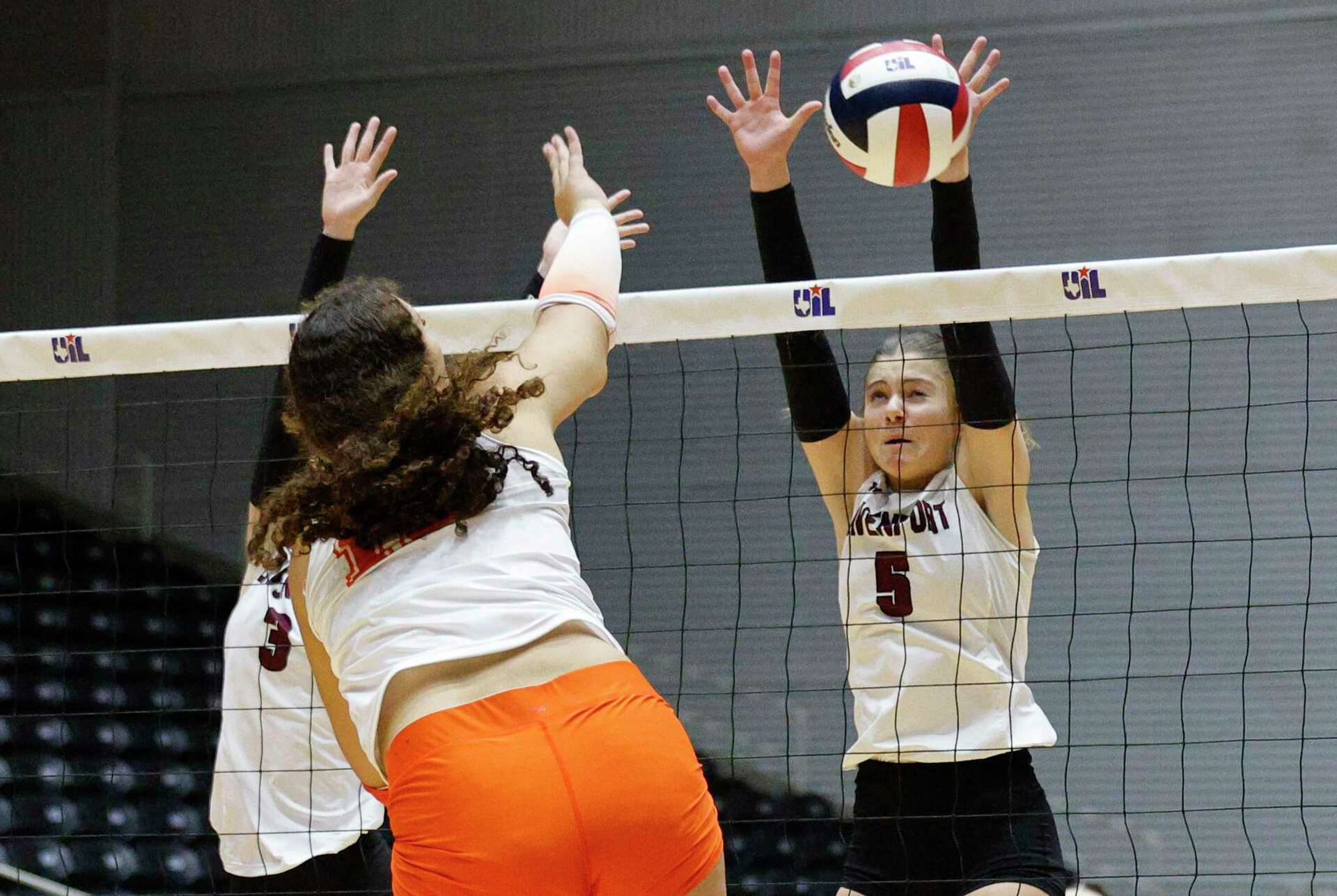 Davenport volleyball sweeps past Celina in Class 4A state semifinals