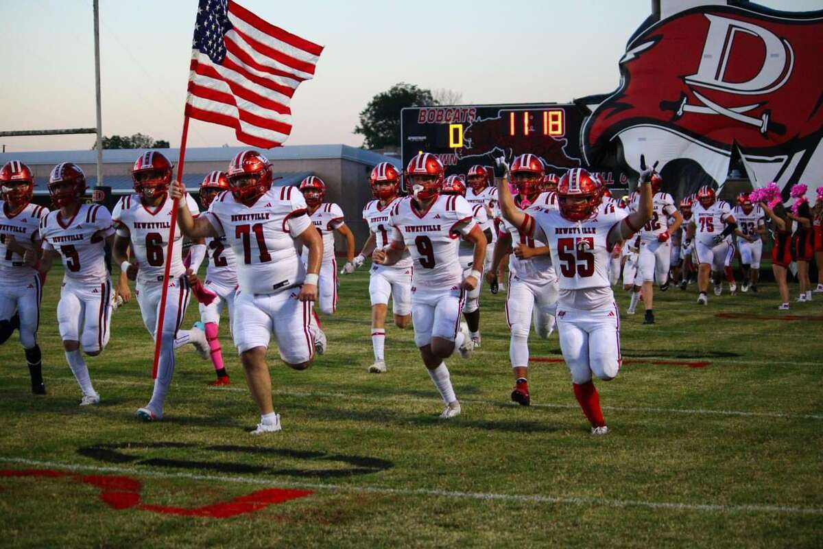 Deweyville football team dominates playoff rematch with Bowie